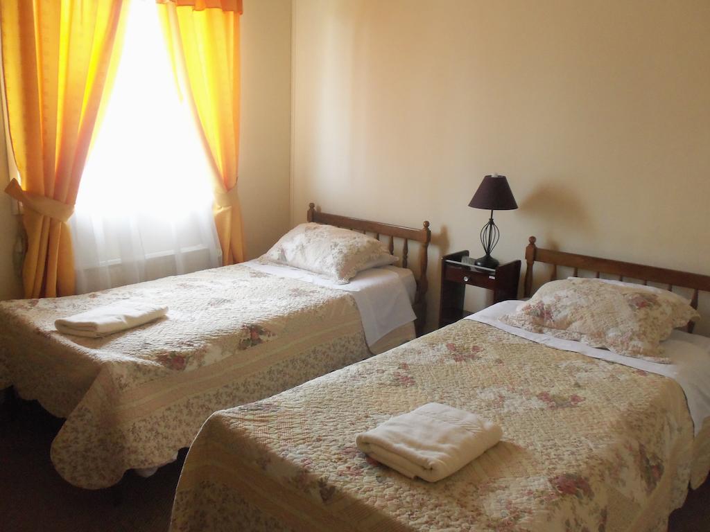 Hostal Joshiken Punta Arenas Ruang foto